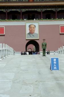 Chairman Mao and a soldier at the entrance to the Forbidden City